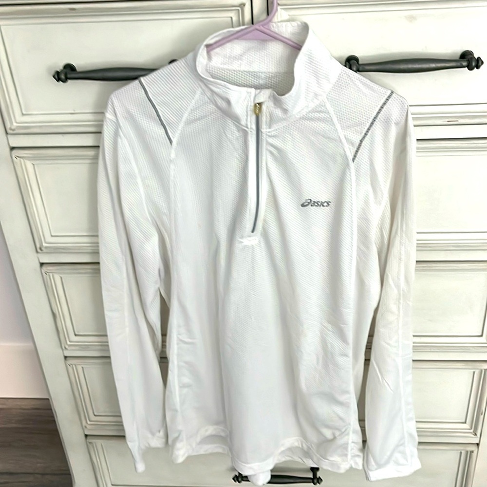 Lightweight cover by ASICS sz L